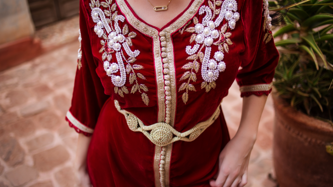 Robes Marocaines : Élégance Traditionnelle & Moderne