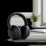 Visuel éditorial d’un casque anti-bruit premium dans un environnement de travail calme. L’image évoque le confort, la concentration et la réduction des distractions sonores au quotidien.
