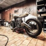 Moto au sec : repérer un vrai garage fermé chez un relais