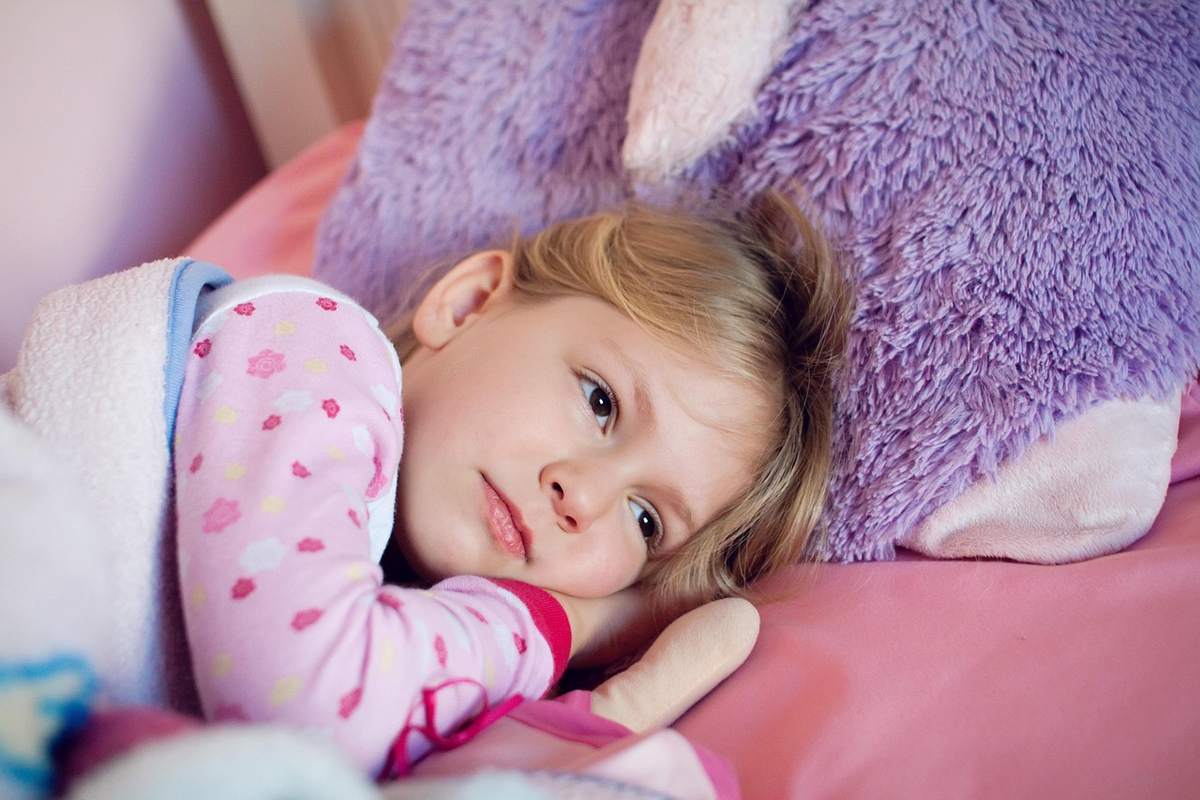 Il refuse de dormir seul à 4 ans : que faire sans laisser pleurer